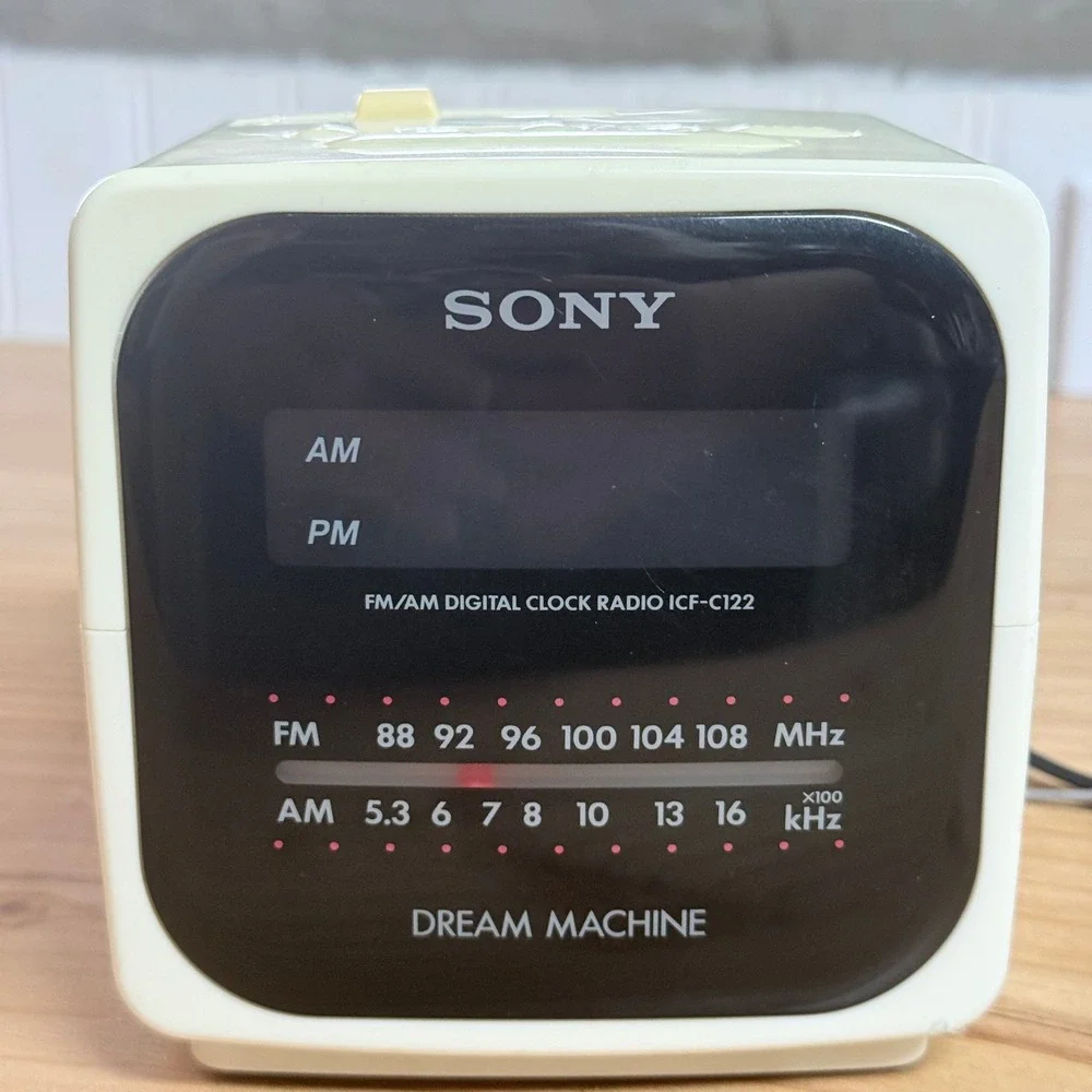 Sony Dream Machine ICF-C122 AM/FM Digital Clock Radio Vintage White Cube